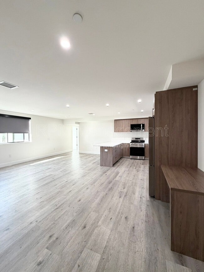 Photo - 5923 Laurel Canyon Blvd Unit 400