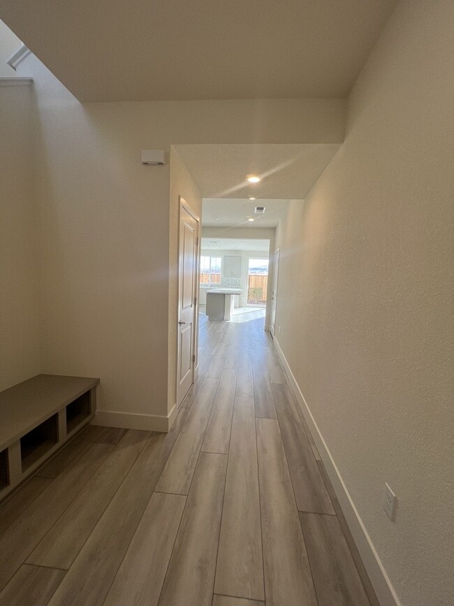 Photo - 1748 Jade Pl