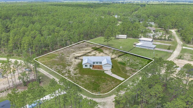 Photo - Country Living with Modern Convenience!
