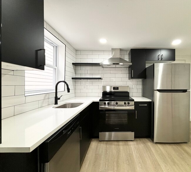 Building Photo - 165 W Main St Unit 1-2-3