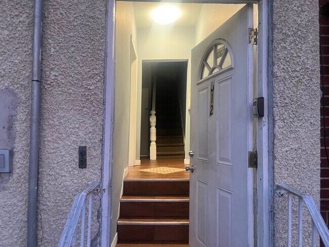 Photo - 512 Grand Ave