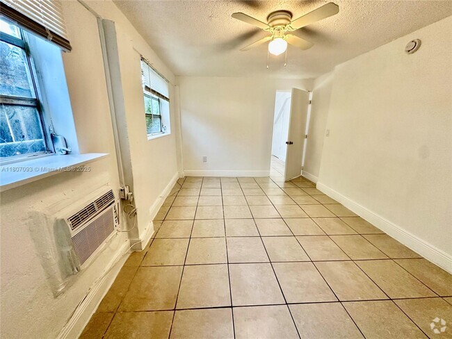 Building Photo - 2306 NW Flagler Terrace Unit 2 Rental