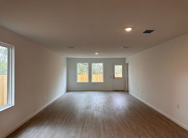 Photo - 10727 Vesta Curv