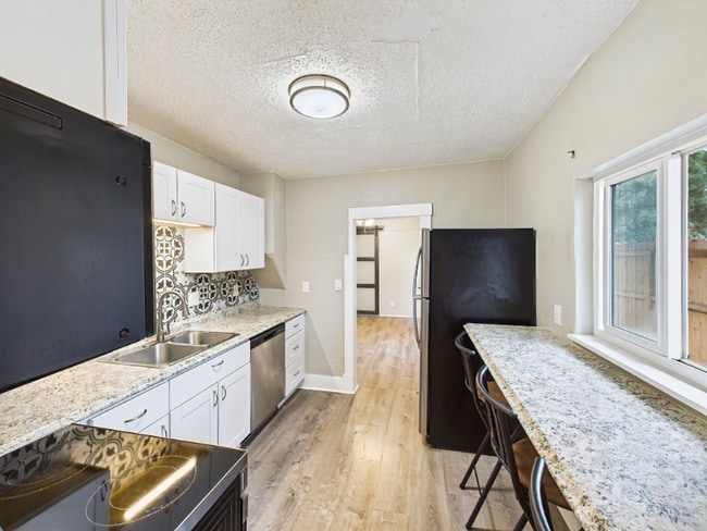 Photo - 404 S Race St