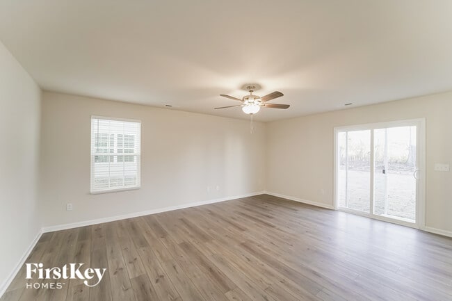 Photo - 381 Hollingswood Dr