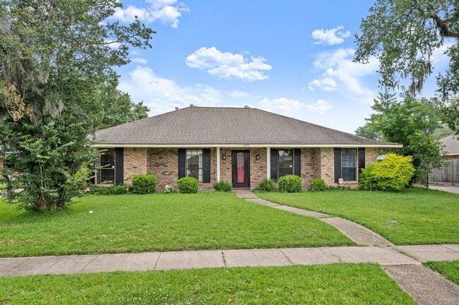 Photo - Nestled in Parkview Oaks South!