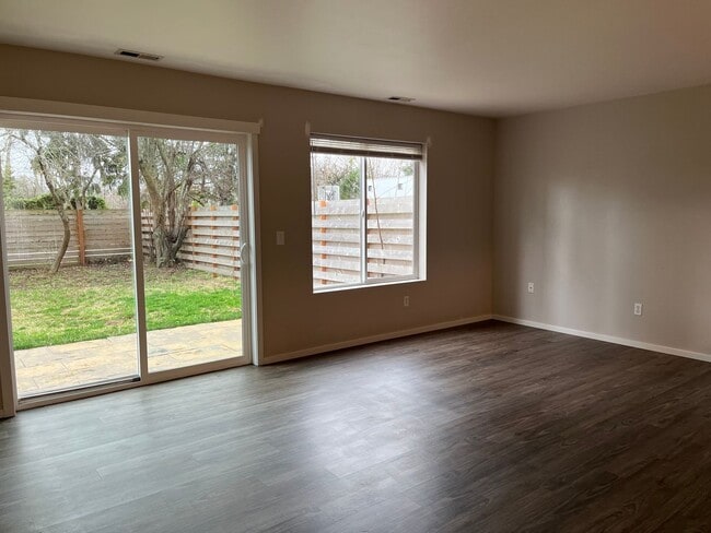 Photo - 3 Bed, 2 Bath Home- Fenced Back Yard! Unit 2904