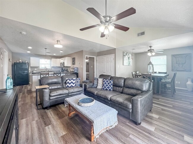 Photo - 81 Santar Loop