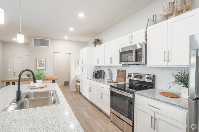 2BR, 2BA - 1055SF