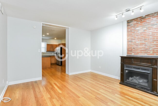 Fantastic 3bd/1.5ba home! Let yourself in!