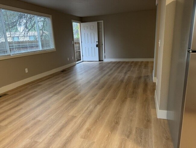 685 SE Centennial St Unit 1