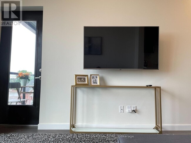 Photo - 690 King St W Unit 410