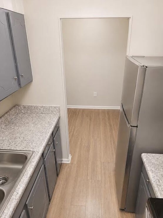 Elevate your living at Richmond Hills Apartments, where modern kitchens meet spacious layouts. Enjoy sleek finishes and seamless functionality. Your perfect home awaits—schedule a tour today!