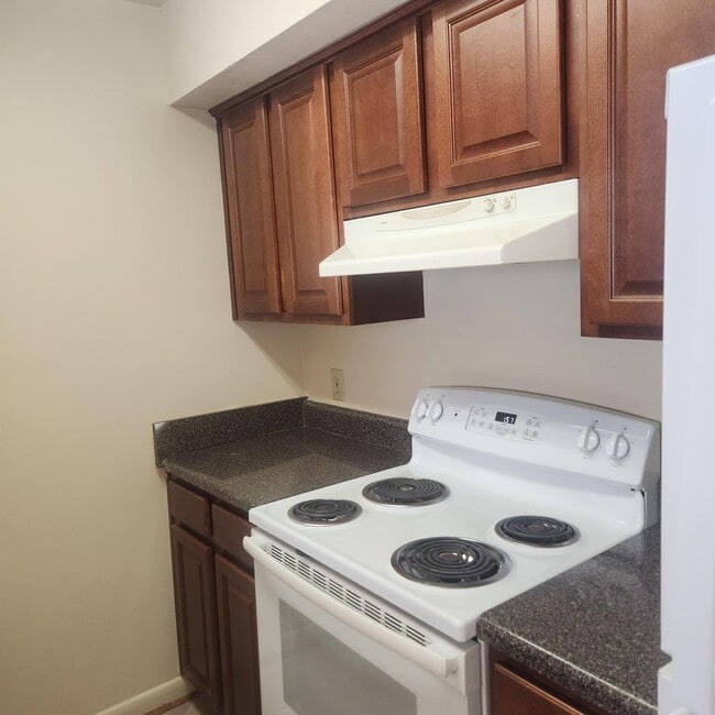 Photo - 3853 Staffordshire Ln