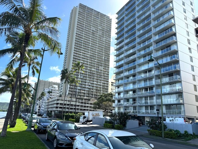 In the heart of Waikiki 1bed+Den, 1.5bath ... - In the heart of Waikiki 1bed+Den, 1.5bath ... Condo Unit 8C