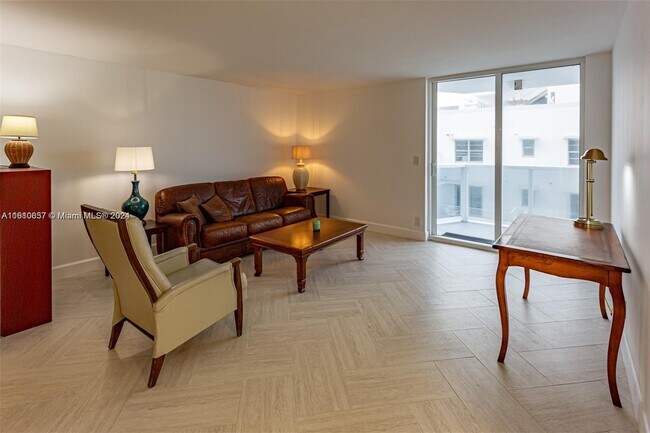 Photo - 2401 Collins Ave