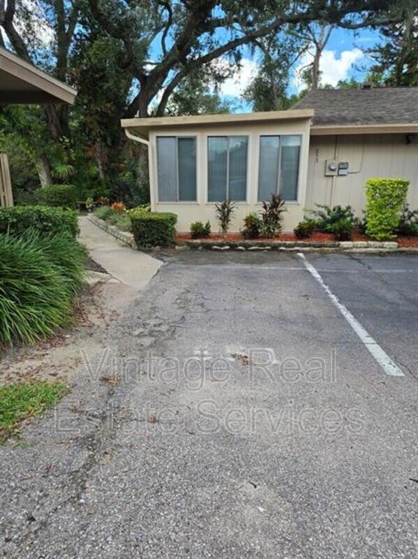 Photo - 851 Creekway Ct