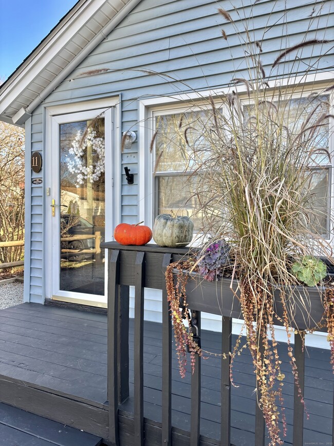 Photo - 11 Mohawk Trail