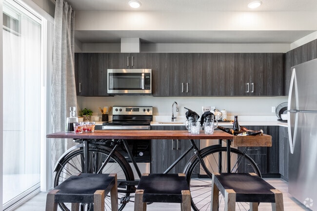 Studio, 1BA - 600 SF