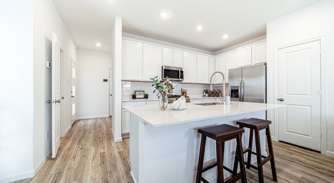 Photo - 3355 Cashel St
