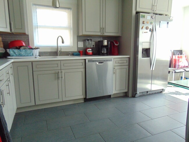 Photo - 323 W Root St