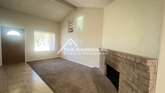 Photo - Spacious 2bd/1ba Duplex with Garage near American River College
