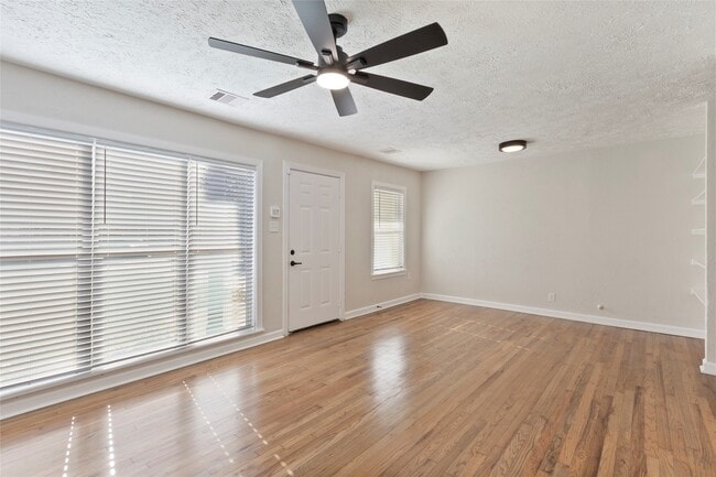 Photo - 3811 Luca St