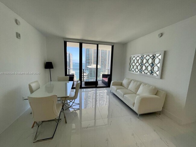 Photo - 1010 Brickell Ave Unit 2704