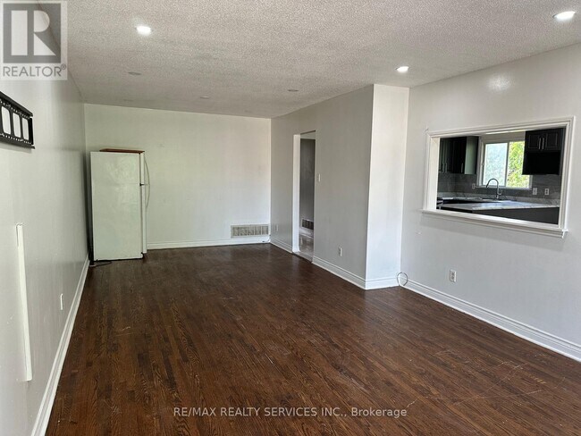 Photo - 134 Jade Crescent