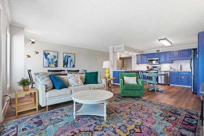 Building Photo - 8743 Thomas Dr Unit SI FL15-ID1491598P