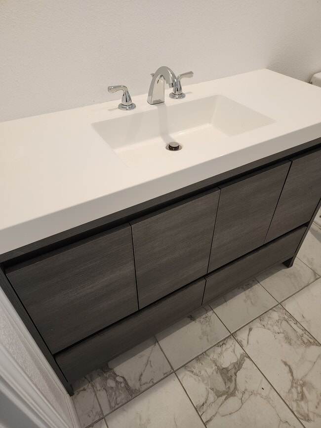 Photo - 830 N Ferger Ave