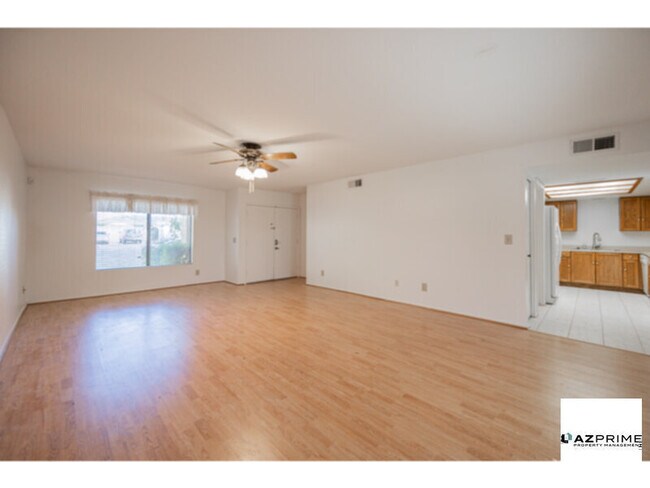 Photo - Lovely 3/2 End Unit Townhouse in Glendale ...
