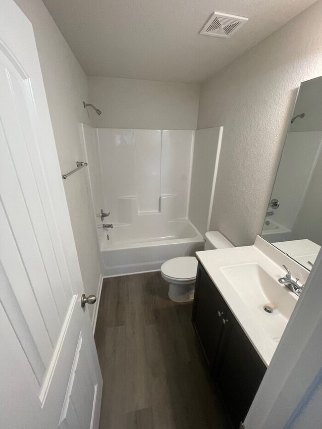 Photo - 2 bd 2.5 ba Townhouse