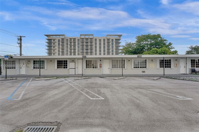 Building Photo - 1085 NE 126th St Unit 3