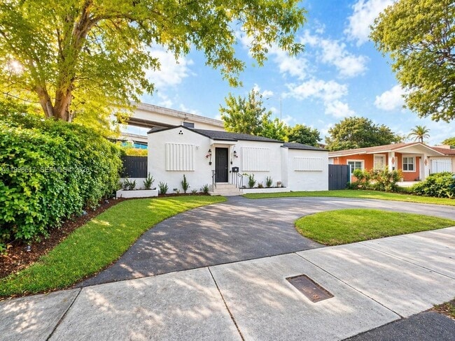 Building Photo - 736 NW 41st St