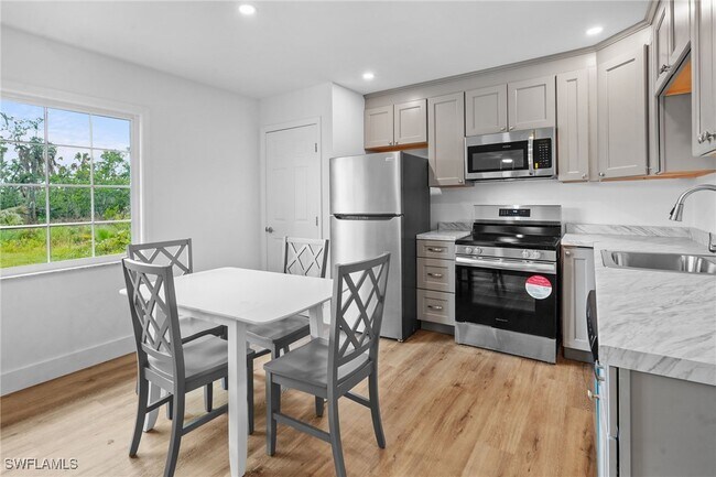 Photo - 1046 Periwinkle Way