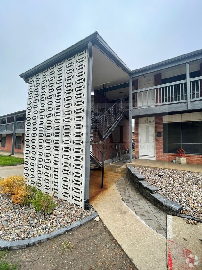 Building Photo - 6029 Barton Ave Unit 60W-6029 Rental
