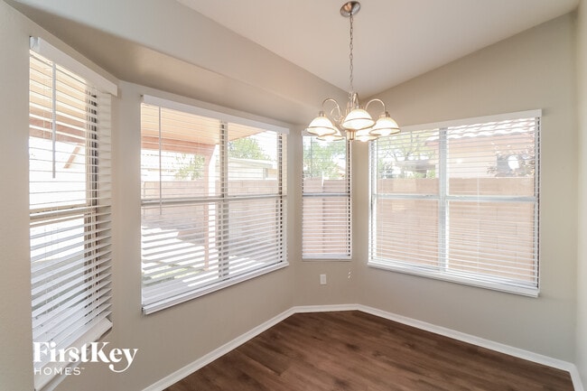 Photo - 1214 E Grovers Ave