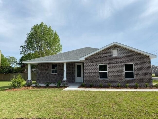 Photo - 3 Bedroom Brick Home with Modern Finishes!