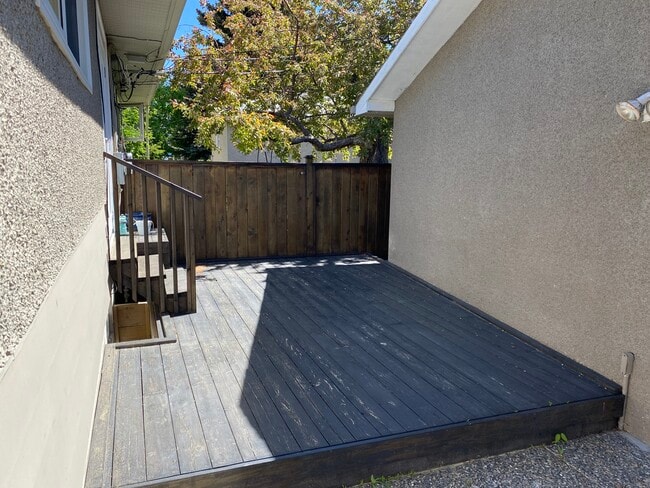 Photo - 3021 10 St NW