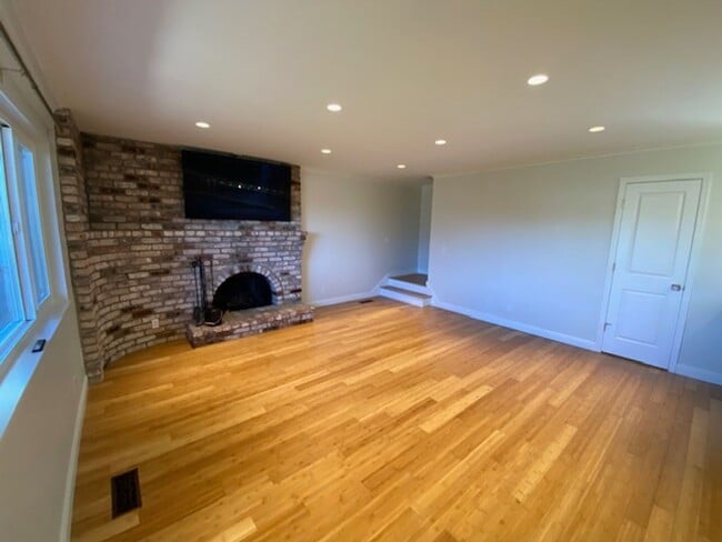 Photo - 2121 David Ave
