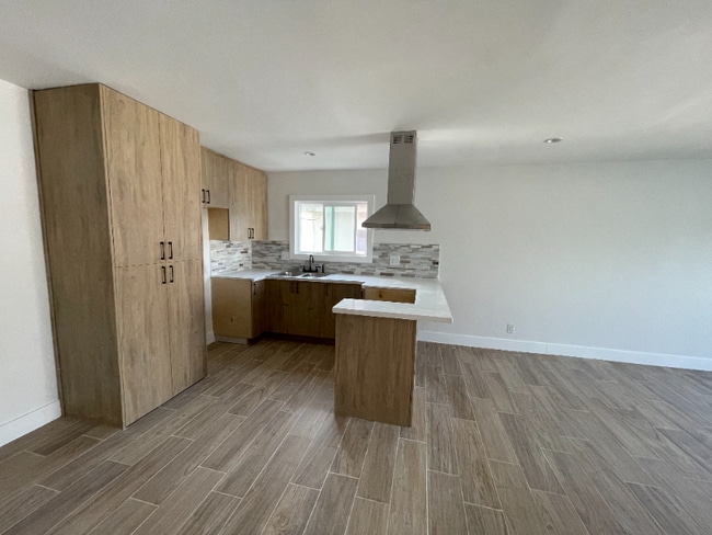 Photo - 7337 Woodley Ave Unidad 8