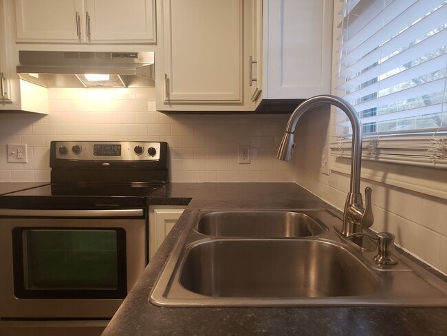 Photo - Kickapoo High District w/ Walk-In-Closet