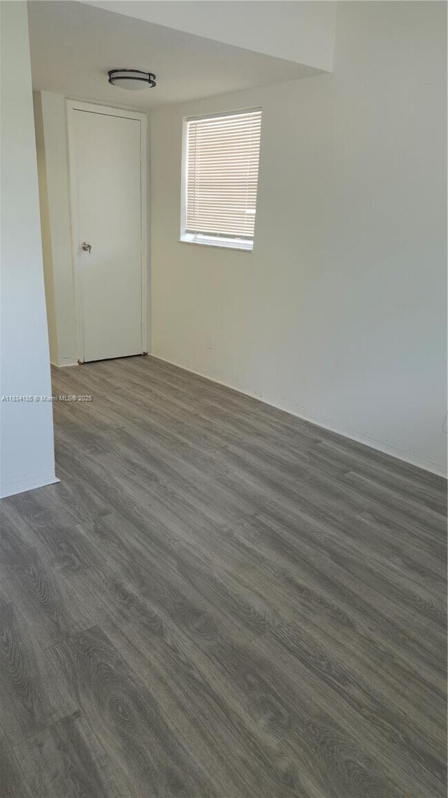 Photo - 502-504 Phippen Waiters Rd Unidad 3