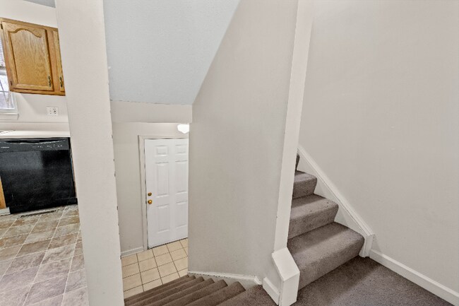 Photo - 159 Londonderry Dr