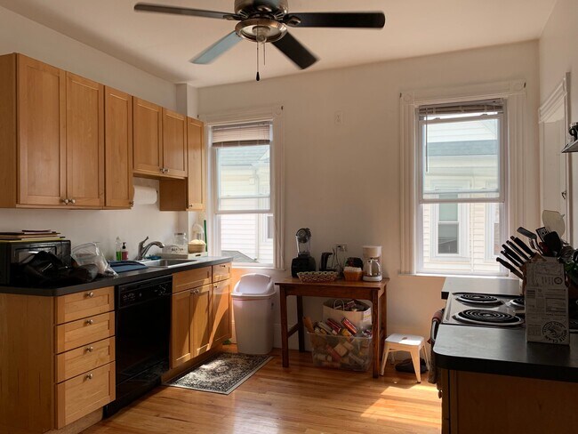 Photo - 16 Falkland St Unit 2