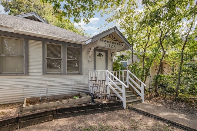 Building Photo - 2112 McMillan Ave Unit A