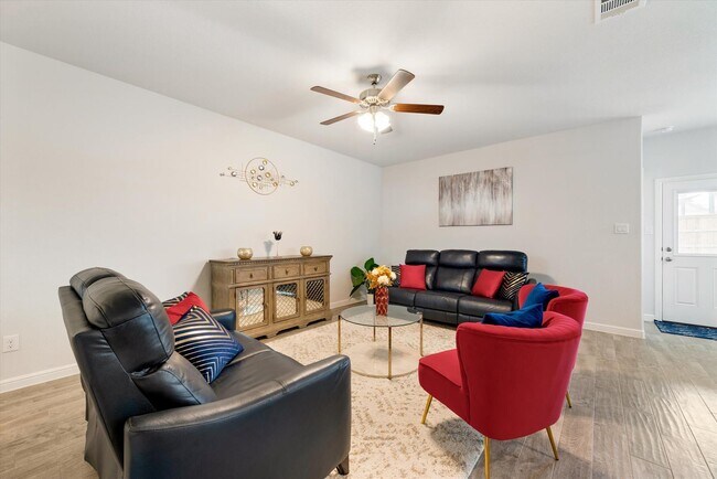 Photo - 305 Running Water Trail