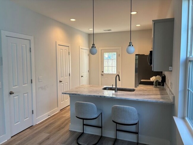 Photo - 2023 Comstock Ave