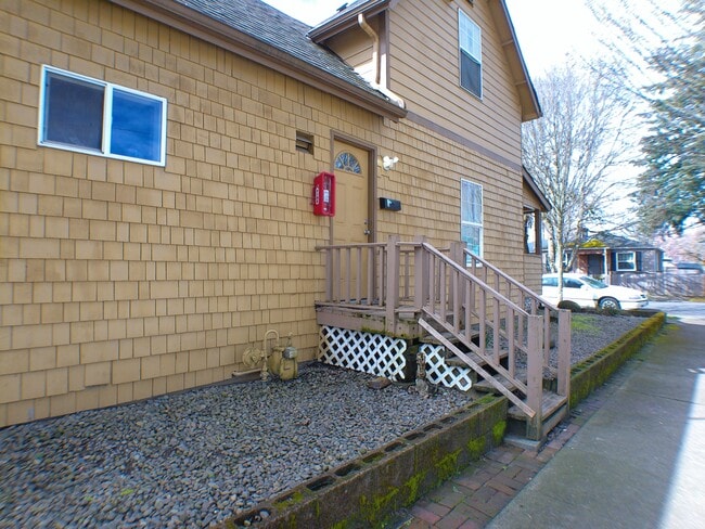 Photo - 1596-MHH1596 4th St NE